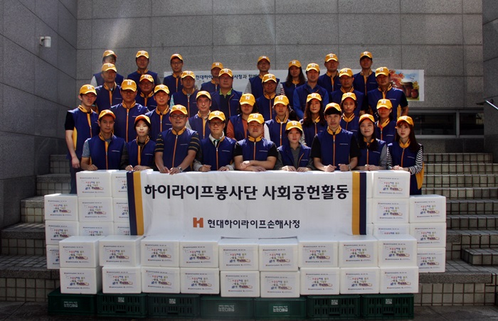 후원 김치 박스 포장 후 단체사진