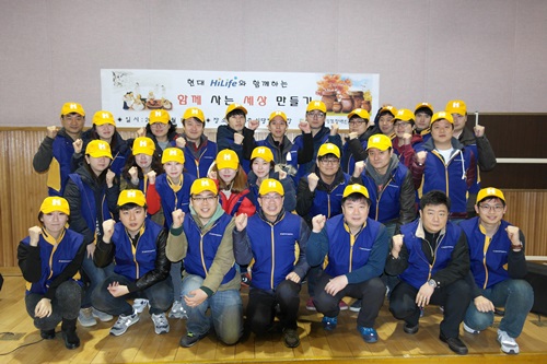 기업손사센터와 감사팀, 보상1본부장 등 임직원 28명 단체사진