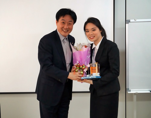 최우수보상인 「정직상」 : 하이대전센터 박지영 주임 사진