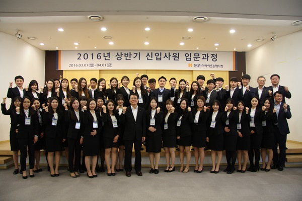 2016년 상반기 신입사원 단체사진2