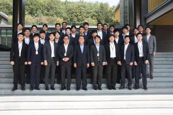 2016년 하반기 신입사원 입문과정 수료식_신입사원 단체사진