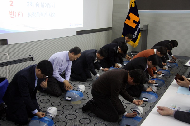 심폐소생술 특강 참여 사진