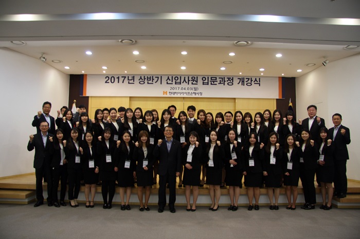 2017년 상반기 신입사원 입문과정 개강식_단체사진