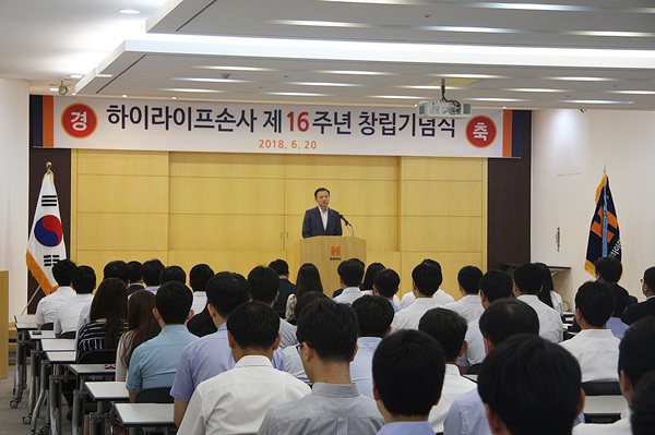 창립기념식사를 하는 양승옥 대표이사