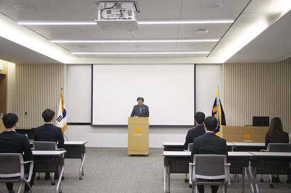 신입사원 입문교육 과정 수료식사 사진